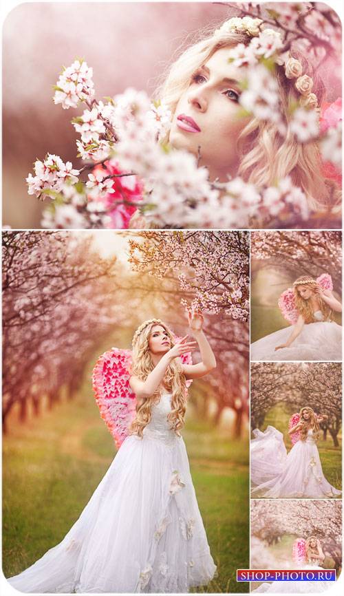 Девушка в цветущем весеннем саду - сток фото