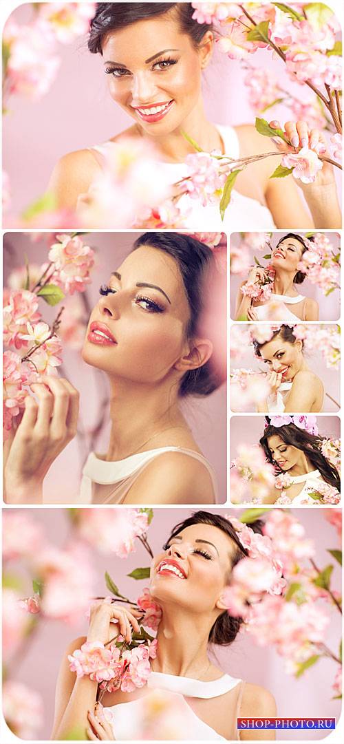 Красивая молодая женщина в весеннем цветущем саду / Beautiful young woman in spring blossoming garden