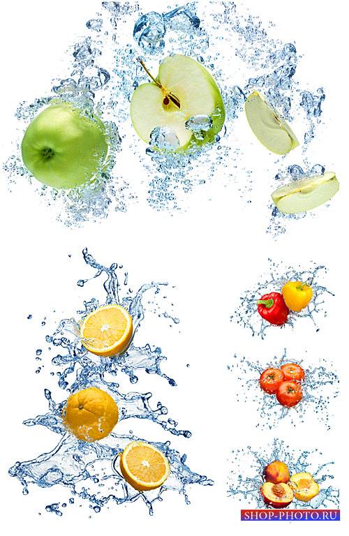 Фрукты, ягоды и овощи в брызгах воды / Fruit, berries and vegetables in a s ...