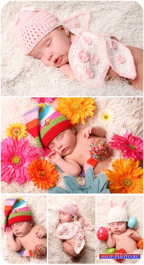 Маленькие дети с цветами / Little kids with flowers - Stock Photo