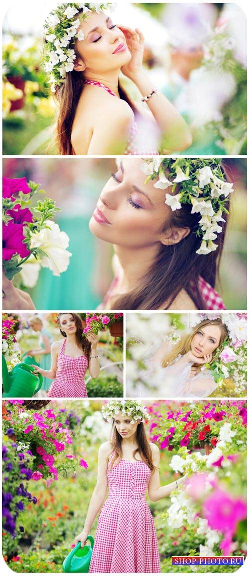 Девушки и цветы, цветочная оранжерея / Girls and flowers, flower greenhouse ...