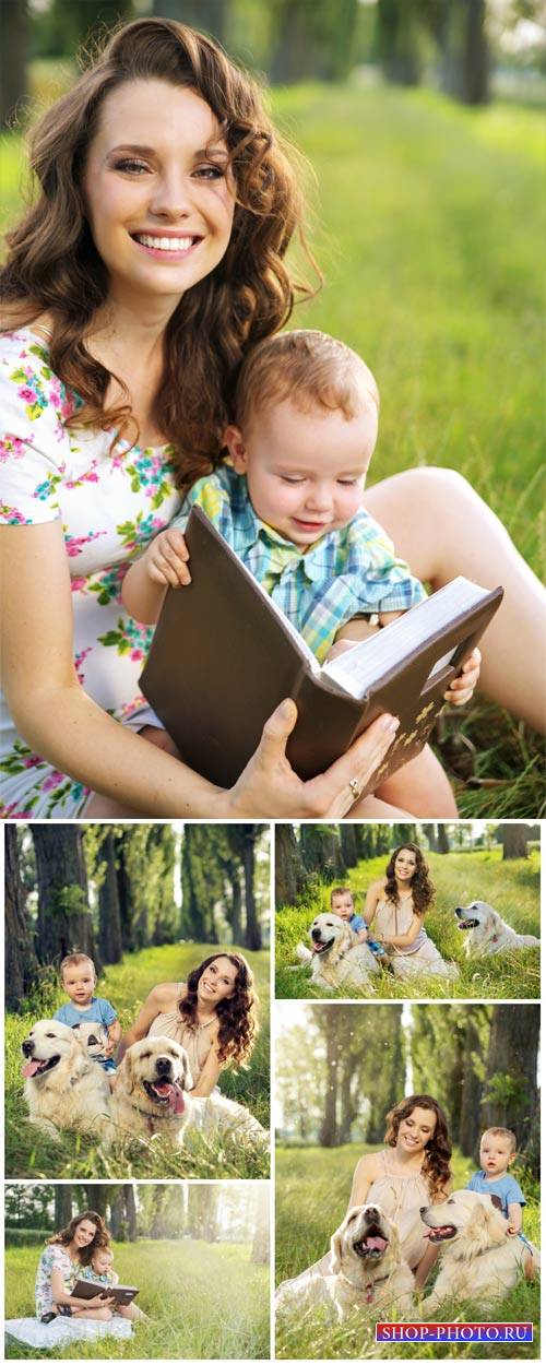 Мама с ребенком на природе, люди и животные / Mother with baby - stock photos 