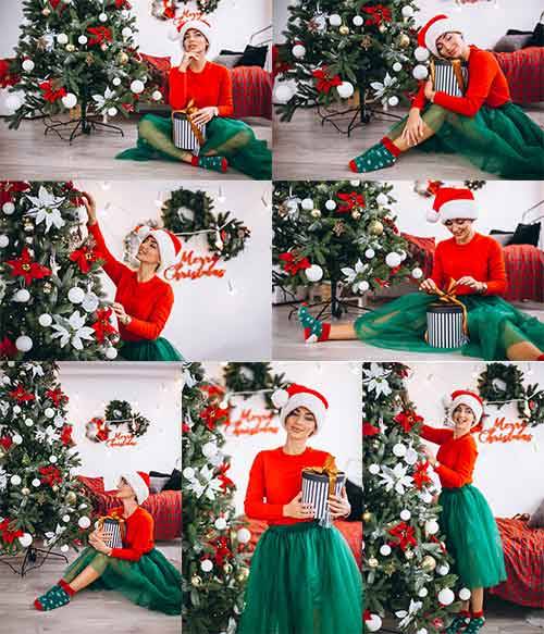 Девушка с подарками у ёлки - Клипарт / Girl with Christmas Tree Gifts - Free Cliparts