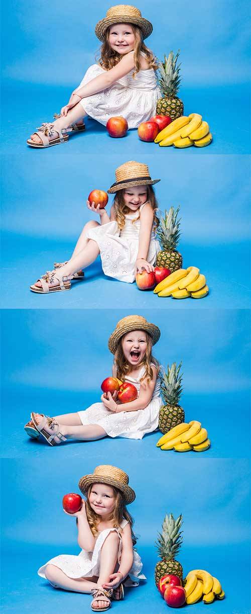 Девочка с фруктами - Фотоклипарт